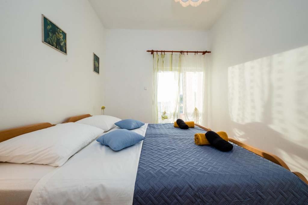 Apartmani Luka Banjol Exterior photo