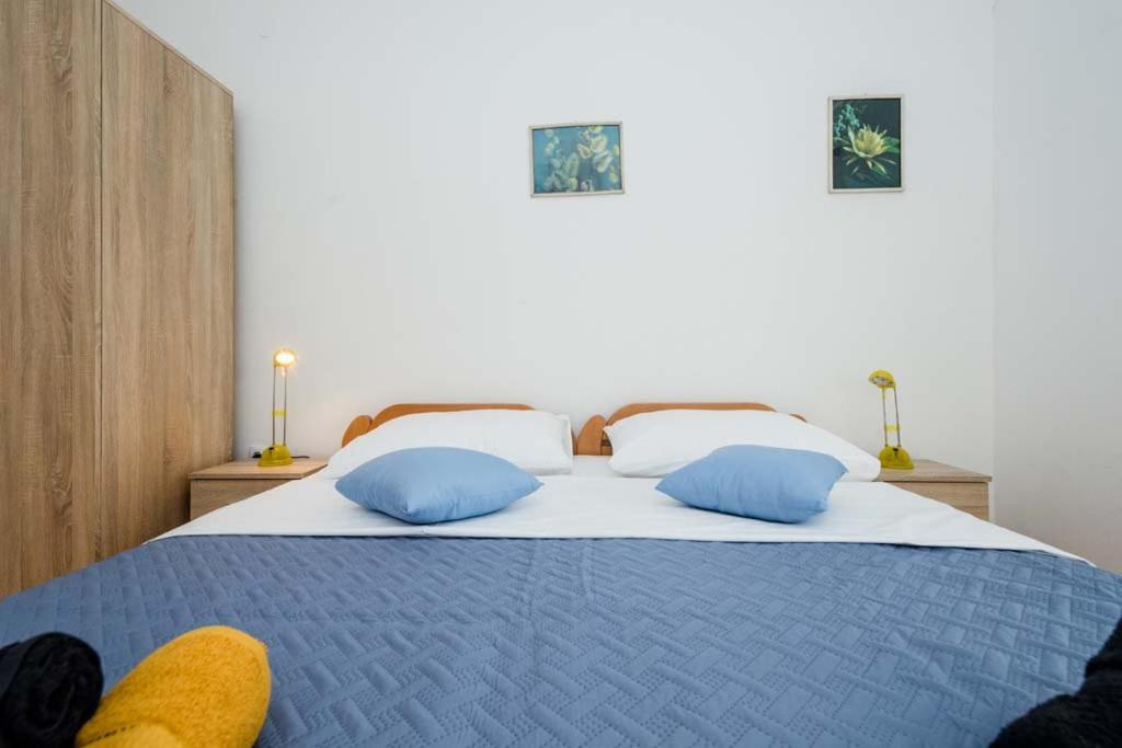 Apartmani Luka Banjol Exterior photo